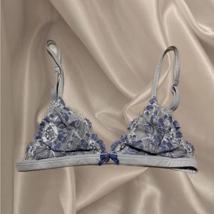 Victorias Secret - baby blue lace bralette
